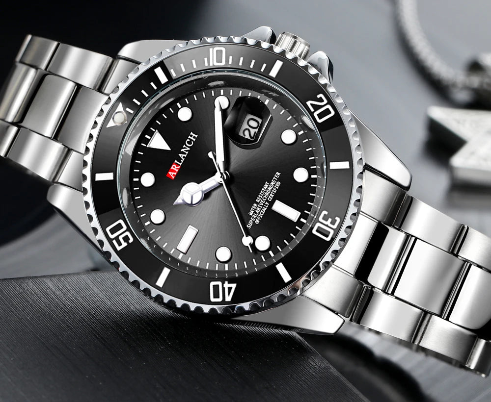 Men's classic diver style watch